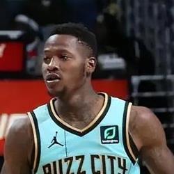 湖人有点亏!美媒曝威少潜在三方交易,3支球队7个球员牵扯其中