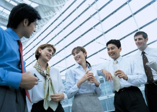 职场技巧:8个沟通技巧让你跟同事有话聊好相处