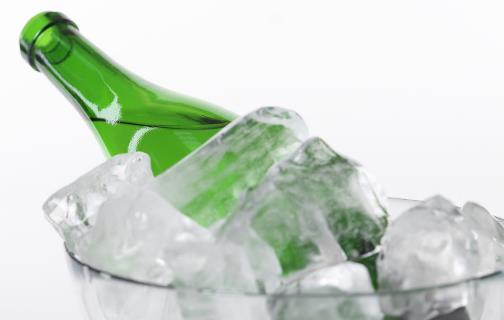 黑啤酒、黄啤酒,夏天应该喝哪种?不管好坏,喝酒别超过