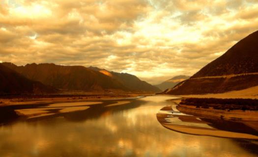 世界上最深的峡谷 雅鲁藏布大峡谷最深处达六公里