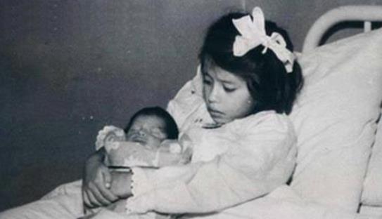 世界上最年轻的父母 年龄最小的妈妈仅5岁