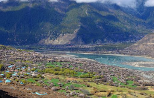 世界上最深的峡谷 雅鲁藏布大峡谷最深处达六公里