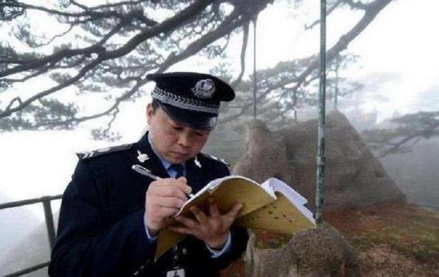 全球最“贵”的树 20多代警卫员全年贴身保护 游客怀疑是塑料