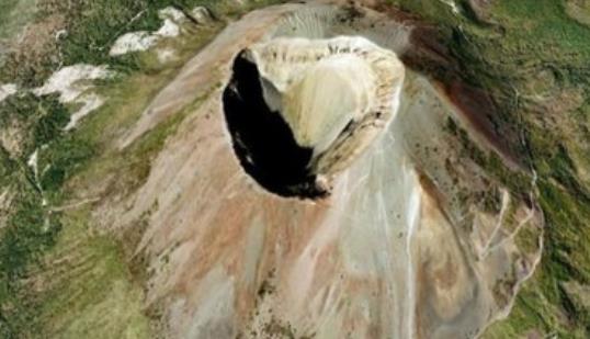 世界上最大的活火山口 意大利维苏威火山爆发过五十多次