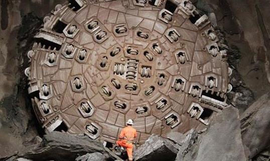 世界上最长隧道通车 圣哥达基线隧道穿越阿尔卑斯山约17分钟