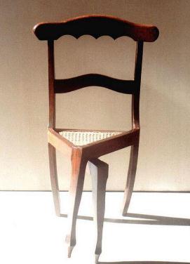 女性们坐着时候防止走光