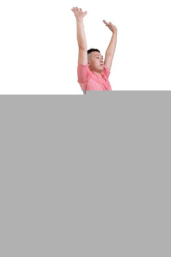 同时踮脚尖走路，五至十分钟。 