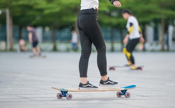 滑板属于什么运动?玩滑板属于哪个种类的运动?(3)