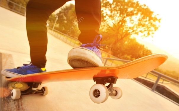 滑板属于什么运动?玩滑板属于哪个种类的运动?(1)