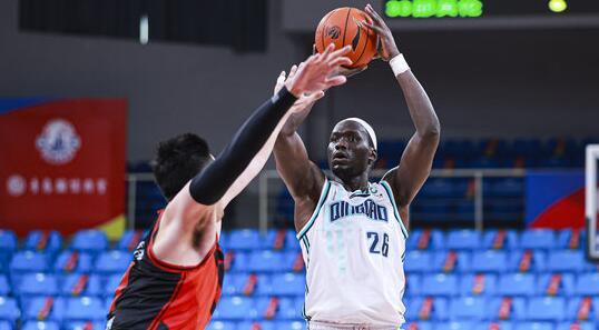 里斯28投9中,全场得到23分9篮板2助攻3盖帽