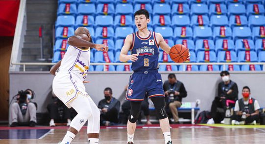 高效输出!王岚嵚半场16分,两分球9投6中,三分球1投1中