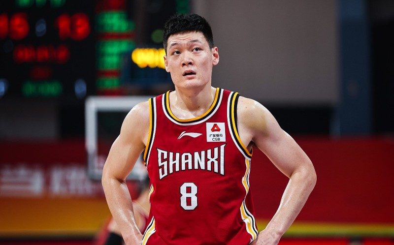 张宁压哨三分 廖三宁21分8篮板4助攻