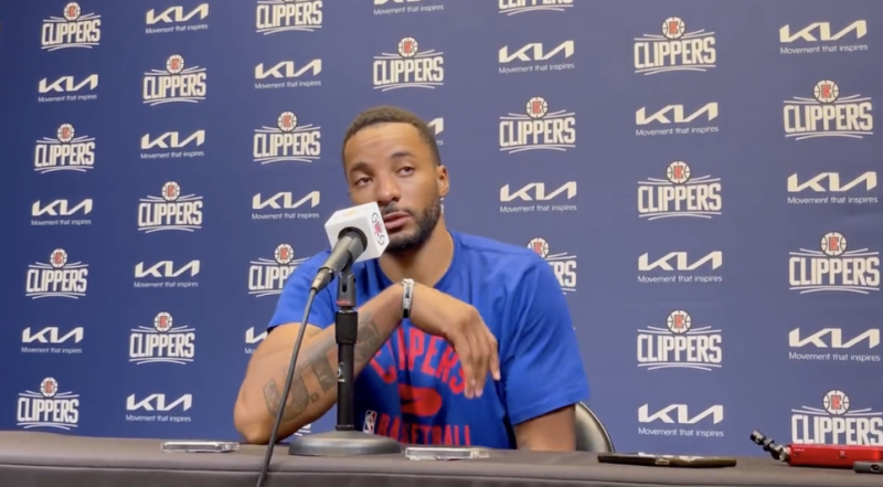 鲍威尔:伦纳德跟训练团队在一起,我并不知道他太多信息