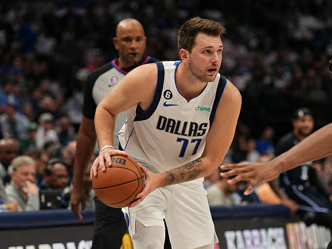 东契奇半场31分集锦 21岁最后一场球打完!东契奇总得分排历史第9