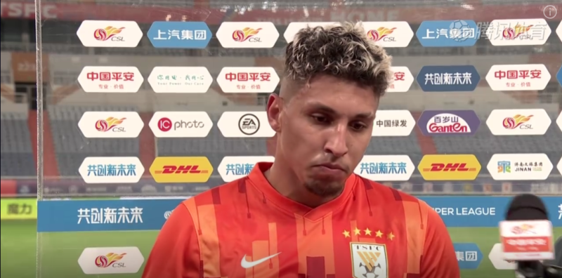 他似乎对这次足球比赛的情况一无所知