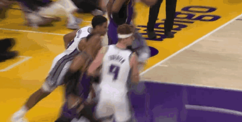 贝弗利犯规威少,威少进攻犯规,贝弗利恶意犯规威少