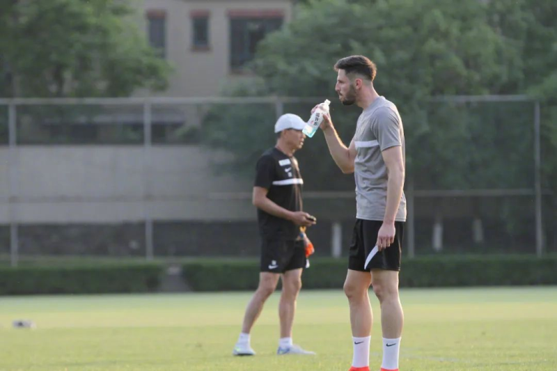 记者:因心脏不适而返回巴西的浙江外援卢卡斯首次检查正常