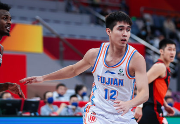 福建队球员曾凌铉投篮6中4,全场得到11分2抢断