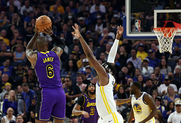 湖人半场落后30分 湖人输的三场比赛