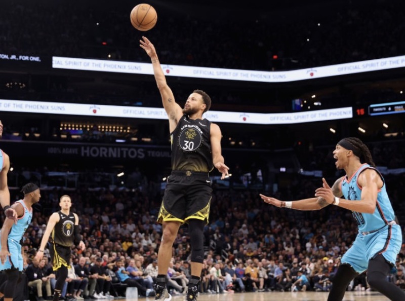 库里得分超过张伯伦