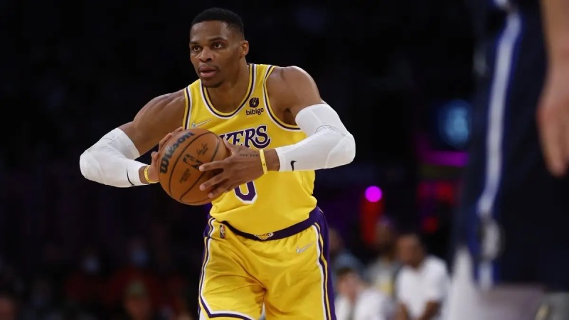 威少盖帽队友 威少送哈登