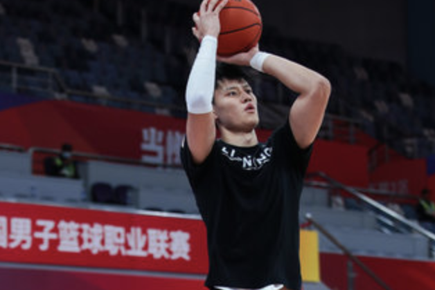 曾凡博点燃队首秀7分8板2帽,曾凡博扣篮集锦