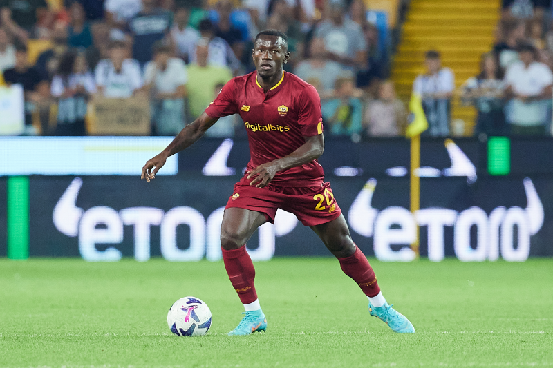 罗马中场卡马拉一个月内两次被偷车,队友发现方向盘不见了