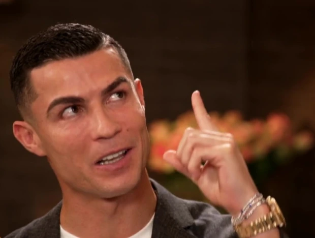 记者:C罗当前的优先选择是曼城,曼城放弃c罗,C罗回曼联已成定局,c罗为何回曼联