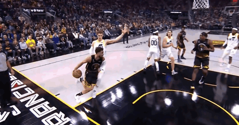 篮球裁判格莱尔跑