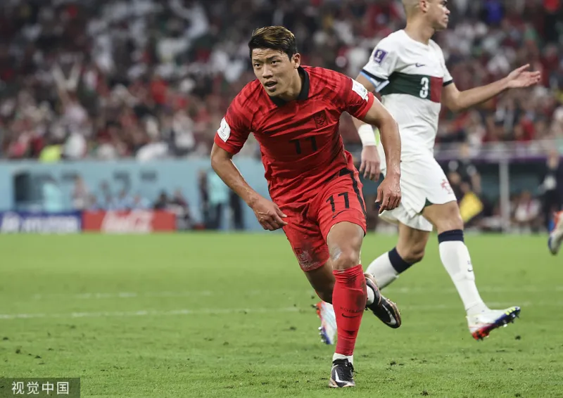 韩国足球明星孙兴慜进球