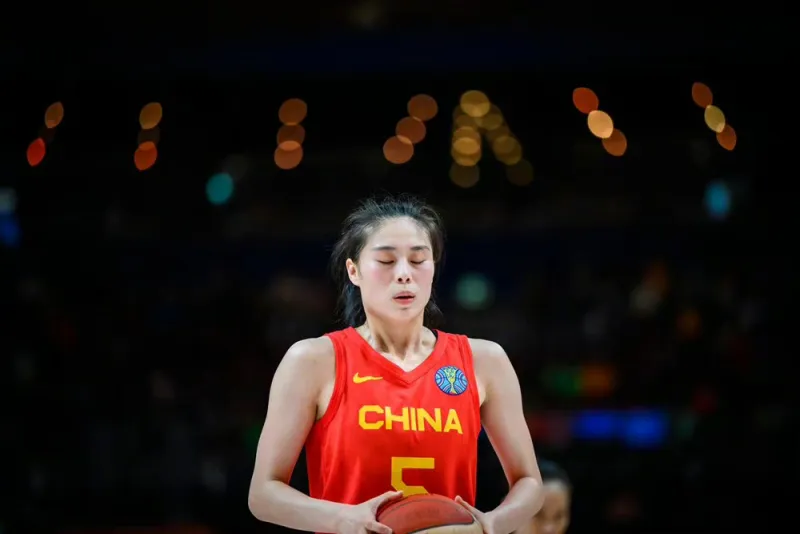 观众骂裁判,未向裁判亮相,而裁判却对此熟视无睹,观众当裁判