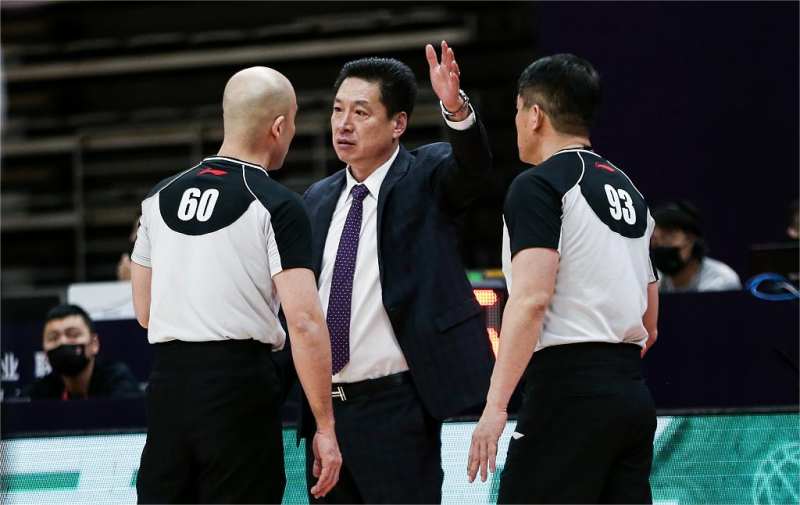 苏群:今年向fiba看齐,评论员不应该去质疑裁判的水平