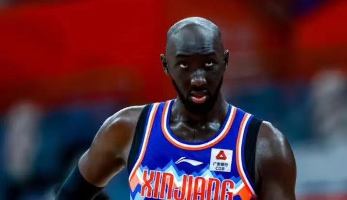 火锅店长!法尔全场送出5记盖帽,得到18分9篮板2助攻