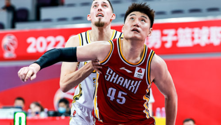 常林投篮11中4,得到15分11篮板2助攻1封盖