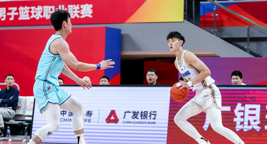 终于等到你!曾凡博上半场出场4分47秒,贡献2分