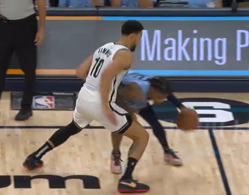 莫兰特:菜鸟赛季相同情况被西蒙斯断过,这次是引诱他犯规