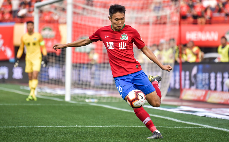 王上源vs武汉三镇全场数据:贡献助攻2次,获评8分全场第一