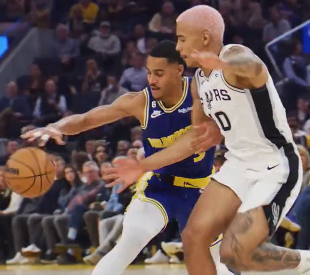 什么情况?勇士打出一波20