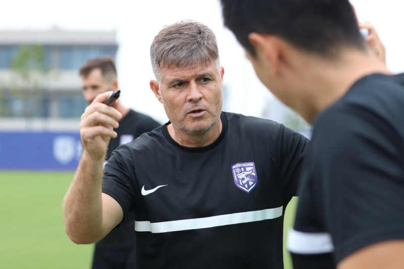 记者:武汉三镇不仅运转没问题,还为夺冠开出了丰厚的奖金