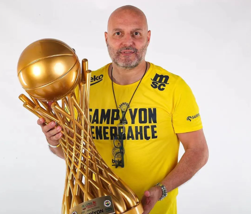 中国篮球主教练杜锋 杜锋: 两支国家队给更多人机会 应该感谢篮协