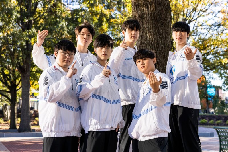 drx击败gen后,成为第一支晋级世界赛决赛的四号种子