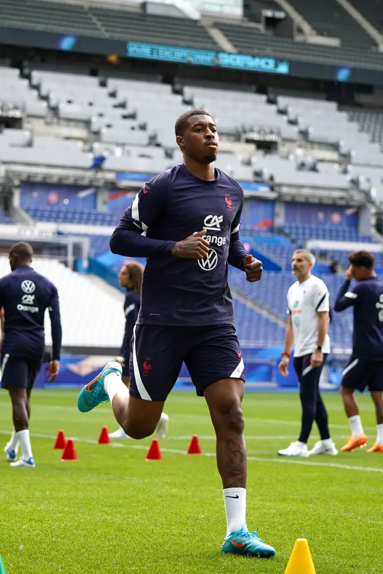 法国队官方:金彭贝因伤退出世界杯,迪萨西递补入选