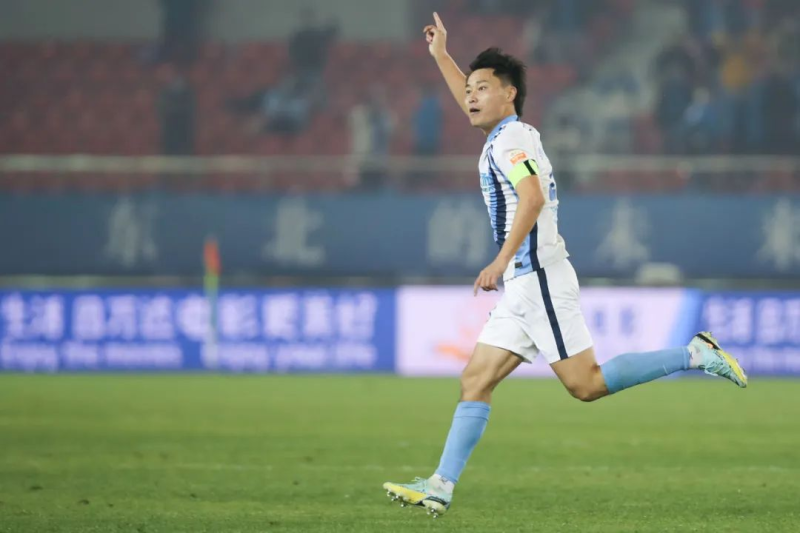 费煜:我曾被徐根宝断定踢不了球;留洋波兰时一度流落街头