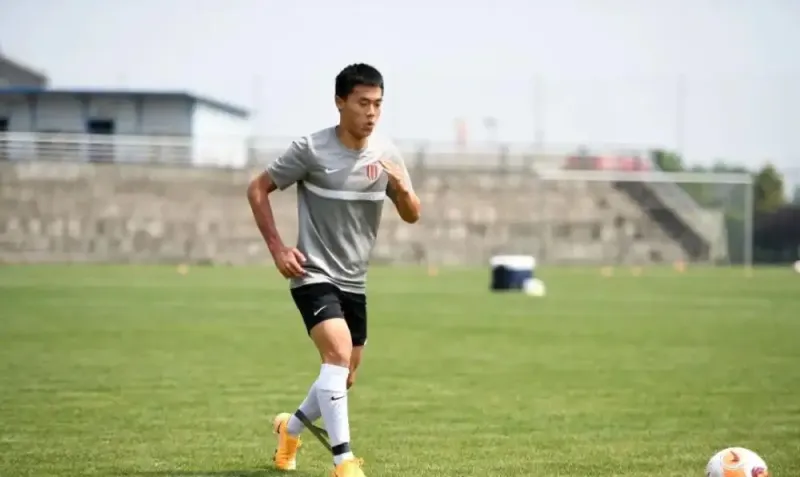 胡荷韬:如果今年没进一线队踢中超,可能就去大学学习了