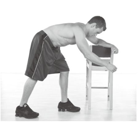 如果没有感到疼痛,可以稍微加大摆动的幅度。换边,重複相同的步骤练习。